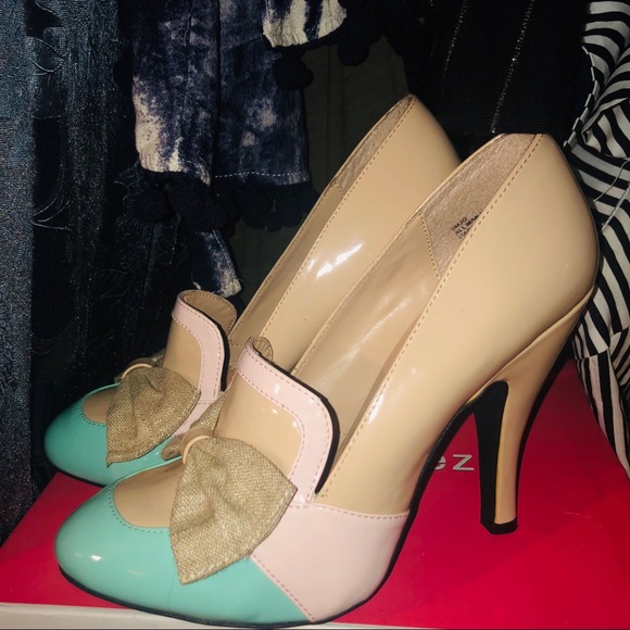 Dolce by Mojo Moxie Shoes - New - Beige and Pastel heels 🖤Dolce by Mojo Moxy Dolce by Mojo Moxie Shoes - New - Beige and Pastel heels 🖤Dolce by Mojo Moxy